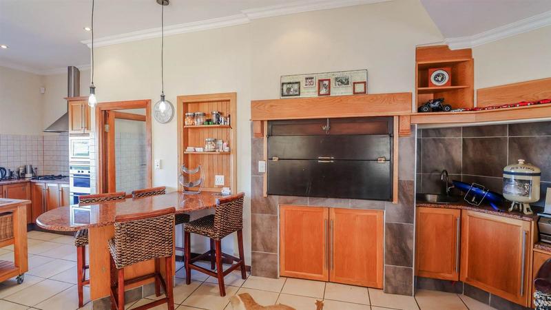 5 Bedroom Property for Sale in Glentana Western Cape